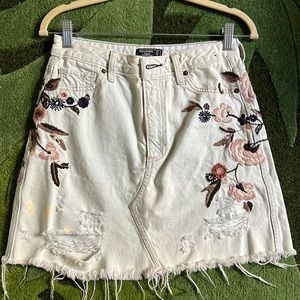 ABERCROMBIE💙 Embroidered skirt